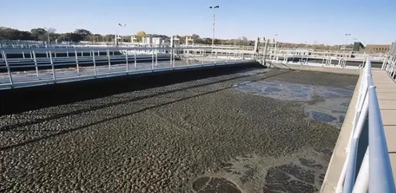 無(wú)錫田鑫化工分享曝氣池的泡沫顏色不同是怎么回事？
